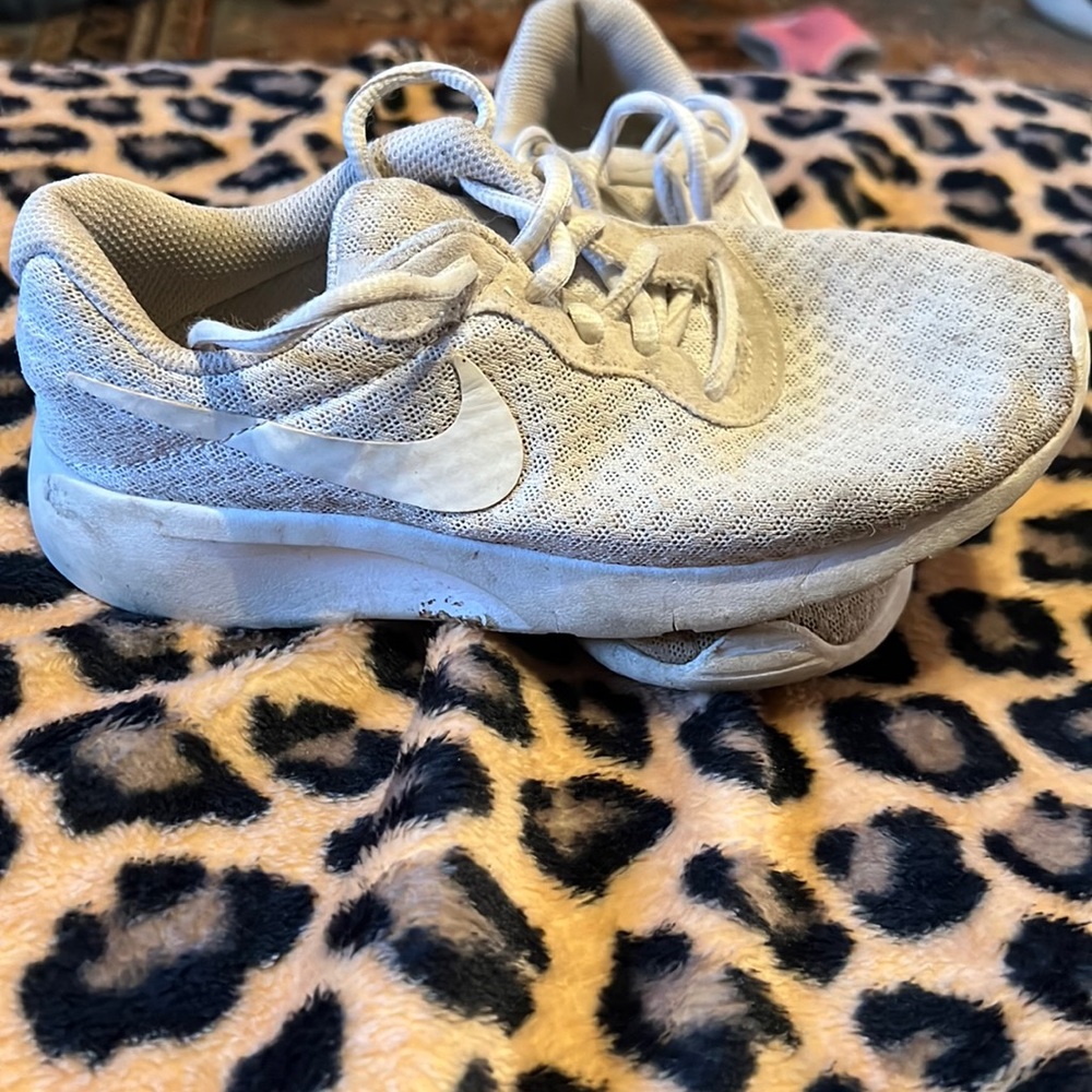Girls Nike mesh tennis shoes